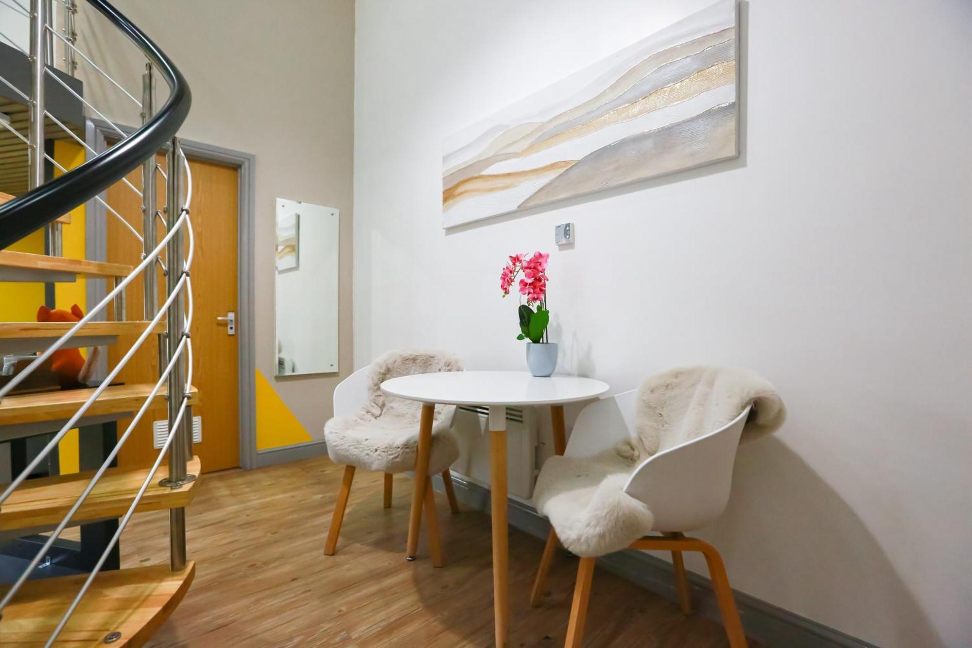 Apartment E104 Urban Loft Gem *